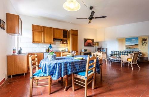 San Gimignano House | Farmhouse 'Le Volpaie - San Benedetto' with Shared Garden and Wi-Fi
