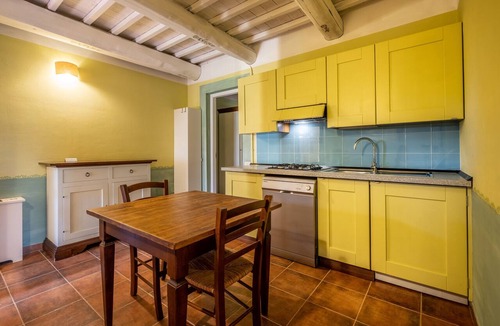 Capalbio House | Farmhouse "Rosaspina - Appartamento 1" with Shared Garden & Shared Pool