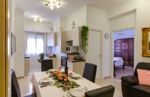 Vatican Apartment | Ferienwohnung „Primavera holidayhouse“ Zentrum Roms, 100 m vom Vatikan Free WIFI