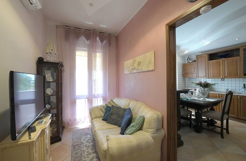 Crocetta-San Lazzaro-Modena Est Bed & Breakfast | Firefly: Villa: A cozy retreat surrounded by nature, just 10 minutes from downtown Modena.
