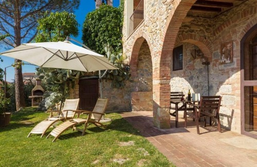 Castel San Gimignano Apartment | Giovanna apartment on two levels overlooking the swimming pool