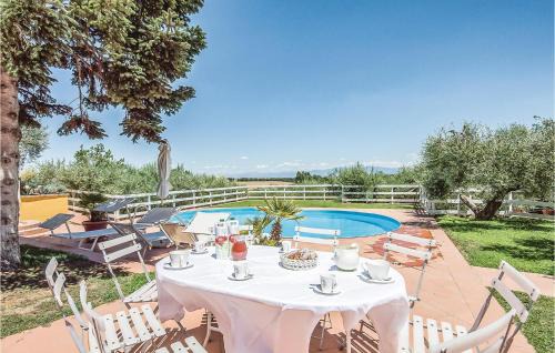 Zona LIV La Giustiniana House | Gorgeous Home In Roma With Private Swimming Pool, Can Be Inside Or Outside