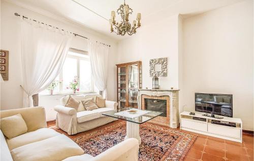 Zona LIV La Giustiniana House | Gorgeous Home In Roma With Private Swimming Pool, Can Be Inside Or Outside