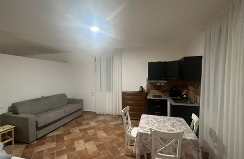 Oriolo dei Fichi Bed & Breakfast | GUEST HOUSE SAN MAMANTE - APARTMENT "IRIS"