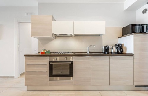 Taormina Apartment | GuestHost - 96 sqm apartment in Taormina, ideal for hosting up to 6 people. The accommodation offers a magnificent terrace with sea views, perfect for relaxing and admiring the breathtaking Sicilian landscape. Guests can enjoy a beautiful communal pool,