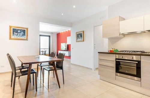 Taormina Apartment | GuestHost - 96 sqm apartment in Taormina, ideal for hosting up to 6 people. The accommodation offers a magnificent terrace with sea views, perfect for relaxing and admiring the breathtaking Sicilian landscape. Guests can enjoy a beautiful communal pool,