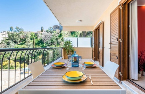 Taormina Apartment | GuestHost - 96 sqm apartment in Taormina, ideal for hosting up to 6 people. The accommodation offers a magnificent terrace with sea views, perfect for relaxing and admiring the breathtaking Sicilian landscape. Guests can enjoy a beautiful communal pool,