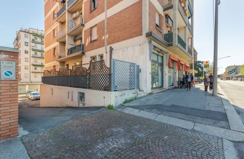 San Donato Apartment | GuestHost - Apartment located on the ground floor of a building.In 39 square meters of space it comfortably accommodates 2 people with a double bedroom.There is an uncovered parking space for the exclusive use of guests.The neighborhood is well served wi