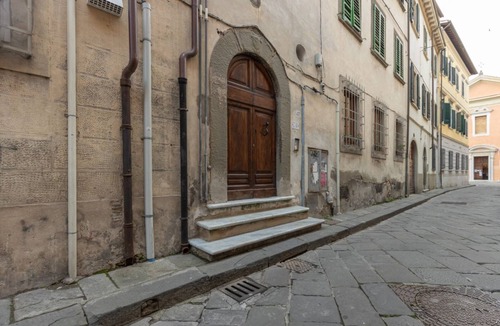 San Francesco Apartment | GuestHost - Comfortable apartment of about 50 sqm that can accommodate up to 2 people located on the first floor of an ancient building, without elevator (NOT suitable for the disabled). The property is located in the center of Pisa a short distance from