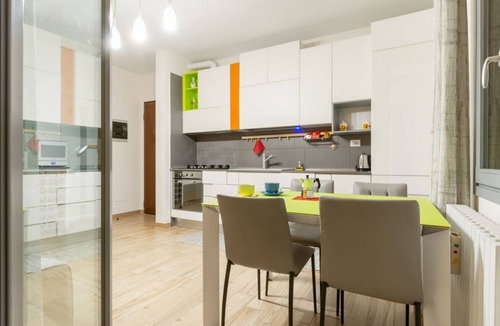 Le Cure Apartment | GuestHost - Comfortable 50sqm apartment with tiled patio that can accommodate up to 4 people. Located on the ground floor of a modern building of recent construction, the apartment is equipped with private parking space for a motorbike (inside the patio)