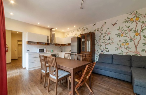 Sallustiano Apartment | GuestHost - Cozy and elegant 60 sqm apartment, perfect for 6 people, located on the first floor (NO lift) of a renovated period building in the heart of the historic center of Rome (NO traffic-limited area). The property is located just a few minutes fro