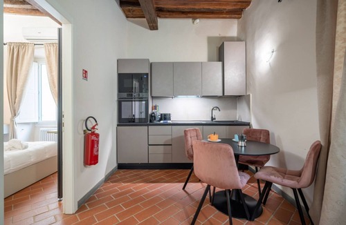 San Giovanni Apartment | GuestHost - Lovely apartment of about 30 sqm, able to accomodate up to 3 guests, located on the second floor of a well-maintained historic building (NO elevator). The property is in the heart of Florence’s historic center, just a two-minute walk from P