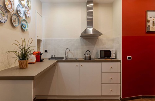 Sallustiano House | GuestHost - Lovely room, with private bathroom, ideal for 2 guests in 20 square meters of space, is part of the Sallustian Guest House.The Guest House is located on the second floor, without elevator, of an elegant period building and consists of 5 priva