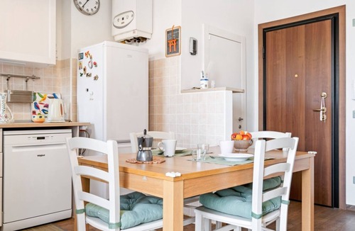 Bolognina Apartment | GuestHost - The apartment is located on the fourth floor of a building with a lift (very narrow therefore not suitable for the disabled).There are 7 steps to access the elevator.In 80 square meters of space it accommodates 4 people, with a double bedroom