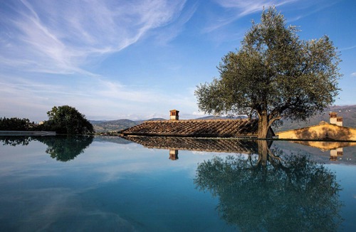 Rignano sull'Arno House | Historic farmhouse among Tuscan olive trees