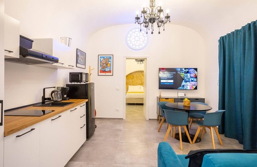 Ruggero Settimo House | Holiday Home 'Casanica1' with Shared Terrace & Wi-Fi