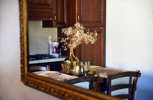 La Pesta House | Holiday Home 'Il Cerreto – Casa Rosmarino' with Private Garden, Wi-Fi & Air Conditioning