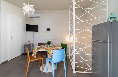 Pozzallo House | Holiday Home "La Dimora della Luna" with Sea View, Terrace and Wi-Fi