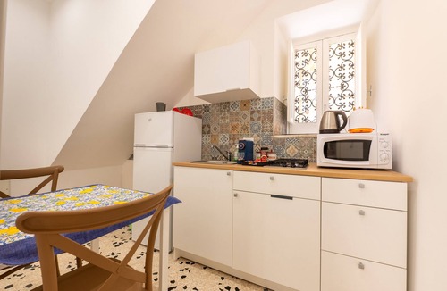 Termini Imerese Apartment | Holiday House Annunziata 2 Apartment with Balcony, Wi-Fi and Air Conditioning