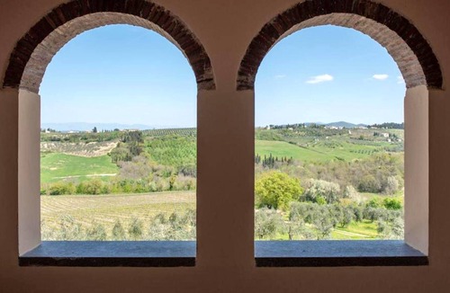 Montespertoli Villa | Homerez - Big villa for 10 ppl. with swimming-pool and garden at Montespertoli