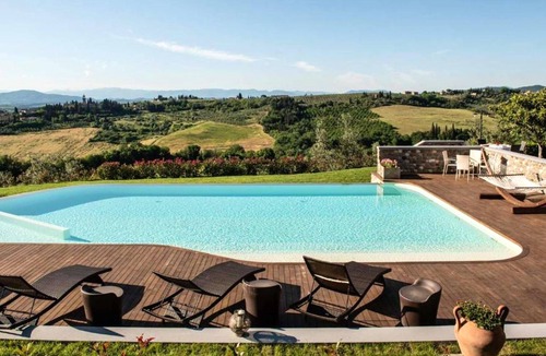 Montespertoli Villa | Homerez - Big villa for 10 ppl. with swimming-pool and garden at Montespertoli