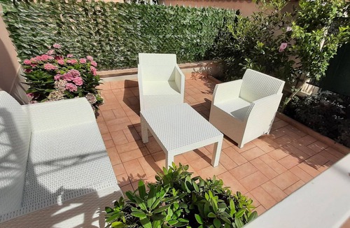 Torre Angela Apartment | House+Patio well connected to center. Metro and lots of facilities 5-minute walk