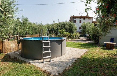 Capannori House | House with Private Garden, Pool, Playground, Free Wi-Fi – 30 Minutes from the Sea