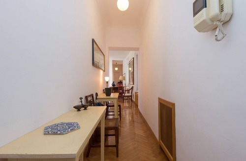 Rione XI Sant'Angelo Apartment | Hub of Rome Quiet and Safe