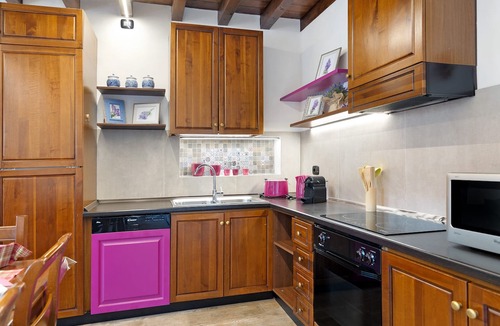 Polpenazze del Garda Apartment | Il Borgo Apartments Lavanda: Lake View, Wi-Fi & Air Conditioning