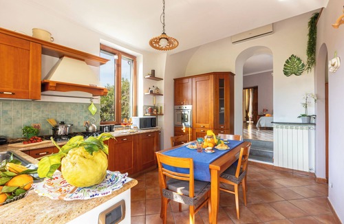 Meta House | Il giardino dei Gigli, few steps from the sea