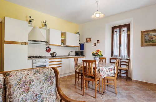 Borgo San Lorenzo Apartment | Il Girasole Apartment: Accessible Comfort and Relaxation in a Private Garden
