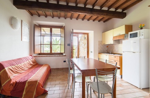 Monterotondo Marittimo Apartment | In farmhouse apartment with 5 beds. Swimming pool and nature