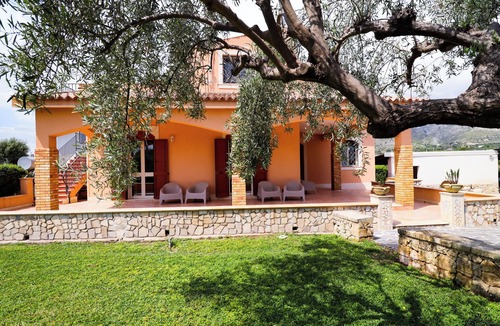 Avola House | Radici Sicilian Holiday Home - A – An Oasis of Relaxation in the Heart of Sicily