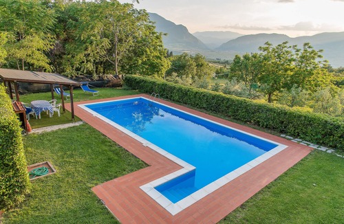 San Valentino In Abruzzo House | Beautiful country house with private pool