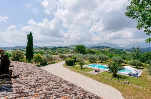 Campli Villa | Italian Dream Villa - Pool, Spa & Wine