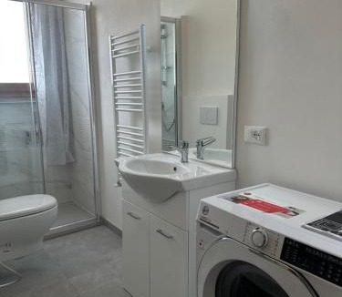 Isolotto House | JF Yellow Room - ideal location away from the crowds and close to the tramline stop - only female guests or couples
