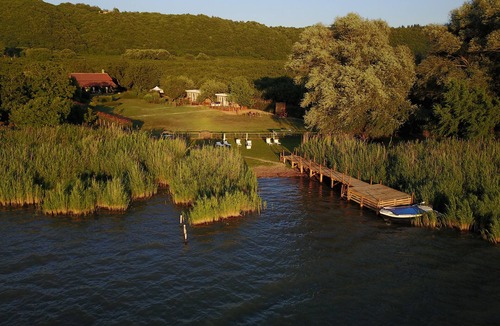 Caprarola Cottage | kingfisher cottage beach vico