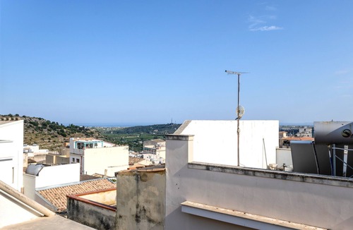 Noto Historic Centre Apartment | La Casa dei colori - Two Bedroom Apartment, Sleeps 6