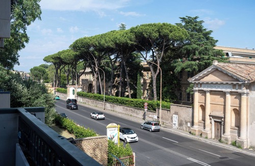 Aurelio Apartment | La Casa del Tomo - Metro A - Private Parking - 6 Guests