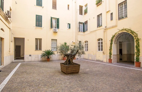 Celio Apartment | La Romantica at the Colosseum, holidays apartment in the "Ancient Rome".