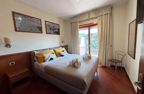 Aurelio Apartment | La Terrazza sul Parco , Huge Private Terrace, Free Parking, 3 Bedrooms