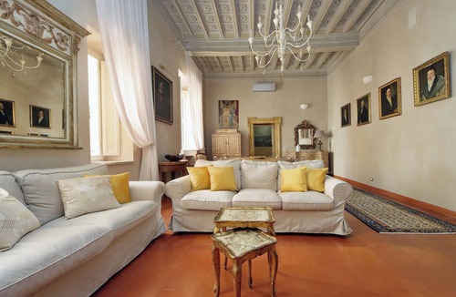 Rione VII Regola Apartment | Lavish apartment in historical building - Palazzo Boncompagni Corcos