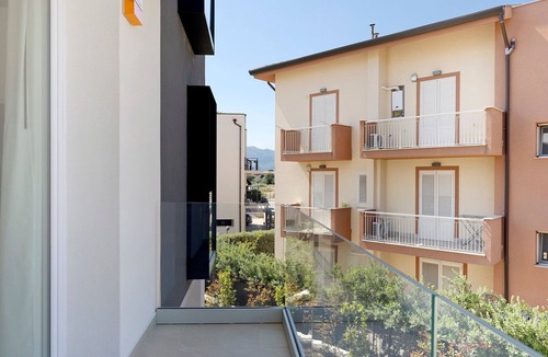 Santa Flavia Apartment | 'Levante' Apartment with Balcony, Wi-Fi and Air Conditioning