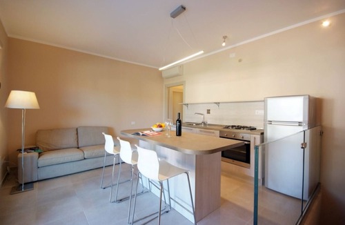 Procchio Apartment | Located just 200 meters from Procchio’s main street and about 600 meters from the beautiful sandy beach, this spacious four-room apartment is the ideal choice for anyone looking for a comfortable and relaxing vacation just a few minutes’ walk from the sea