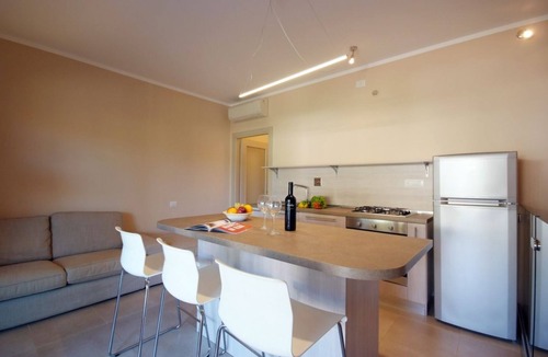 Procchio Apartment | Located just 200 meters from Procchio’s main street and about 600 meters from the beautiful sandy beach, this spacious four-room apartment is the ideal choice for anyone looking for a comfortable and relaxing vacation just a few minutes’ walk from the sea
