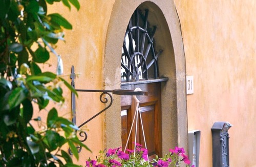 Cortona Old Town Apartment | Lovely apartment for 3 people with hot tub, WIFI and TV