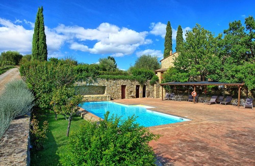 Montalcino Apartment | Lovely apartment for 3 guests with pool, A/C, TV, pets allowed and panoramic view