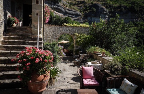 Roccafluvione Villa | Lovely apartment in villa for 5 people with WIFI, TV, patio and pets allowed, close to Ascoli Pi.