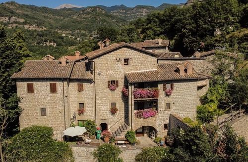 Roccafluvione Villa | Lovely apartment in villa for 5 people with WIFI, TV, patio and pets allowed, close to Ascoli Pi.