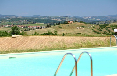 Ponte di Gabbiano Villa | Lovely apartment in villa for 4 people with pool, WIFI, TV, pets allowed and parking, close to S...